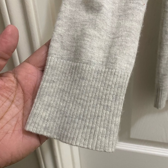 J. Crew Sweater Women’s Size Medium Gray Merino Wool Blend Sweater - Picture 4 of 5